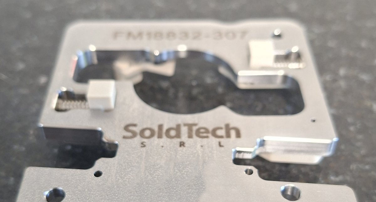 SoldTech background 5